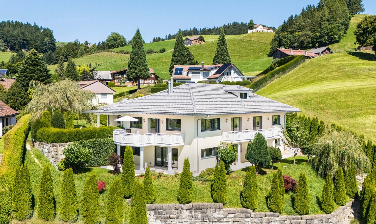 Exklusive Villa mit spektakulärer Weitsicht und gehobenem Ausbau - 0