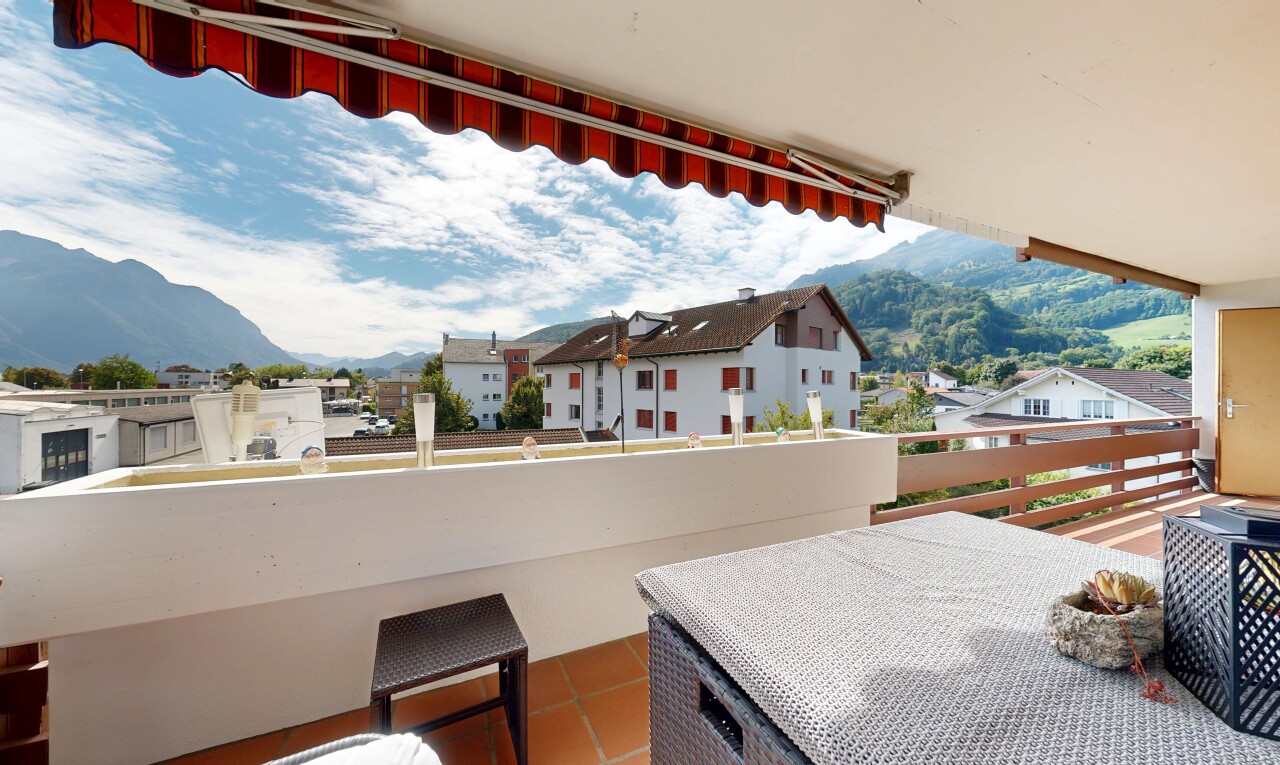 4.5-Zimmer-Wohnung mit Balkon und zwei Garagenplätzen in Sevelen - 2