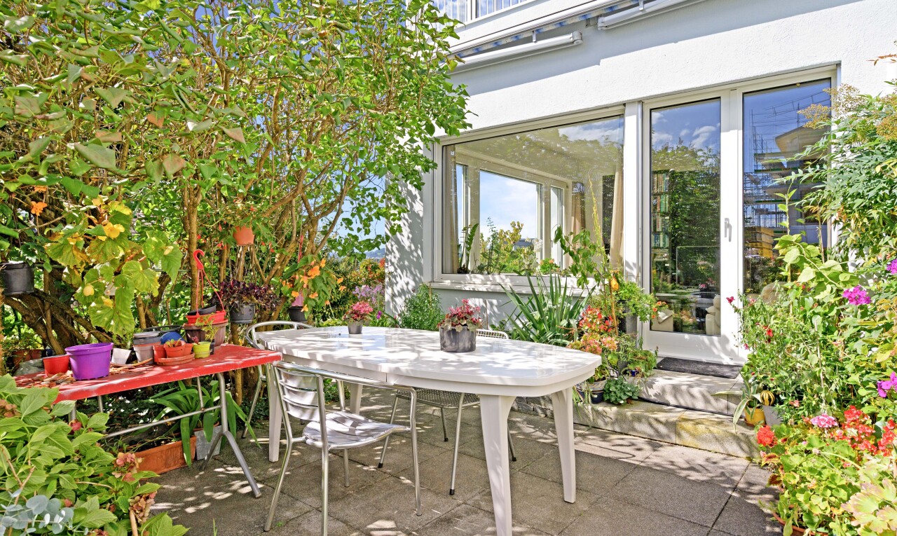 Grosszügiges Haus mit Einliegerwohnung, Garten und Pool - 2