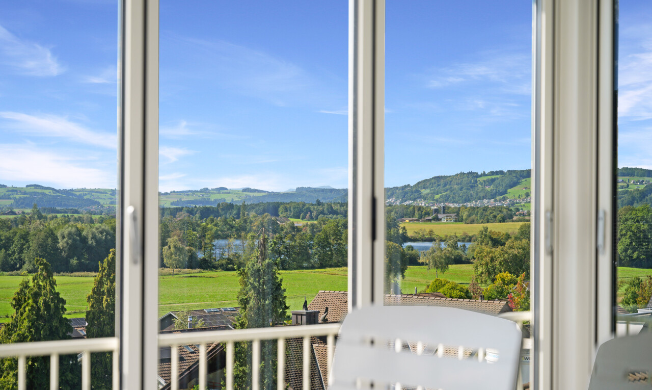 Grosszügiges Haus mit Einliegerwohnung, Garten und Pool - 11