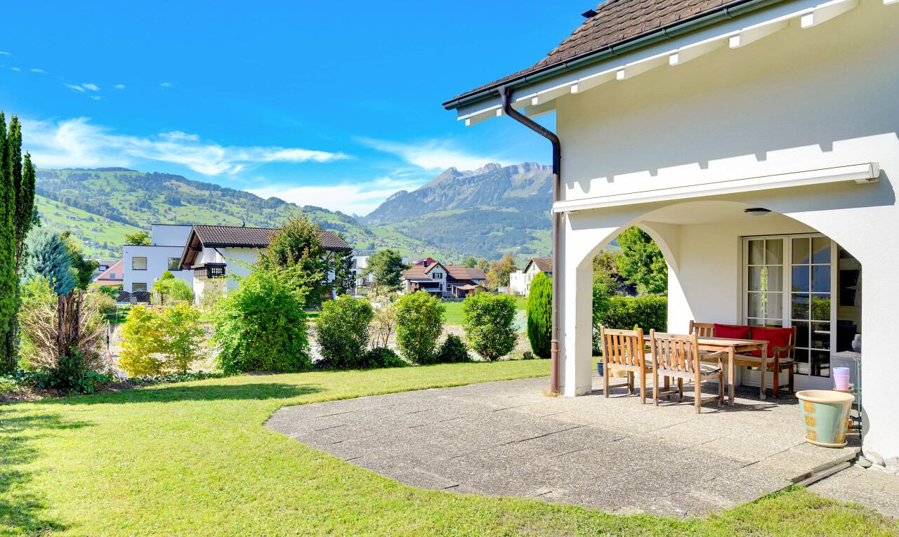 Grosszügiges Einfamilienhaus mit Garten und Bergsicht in Buchs SG - 1