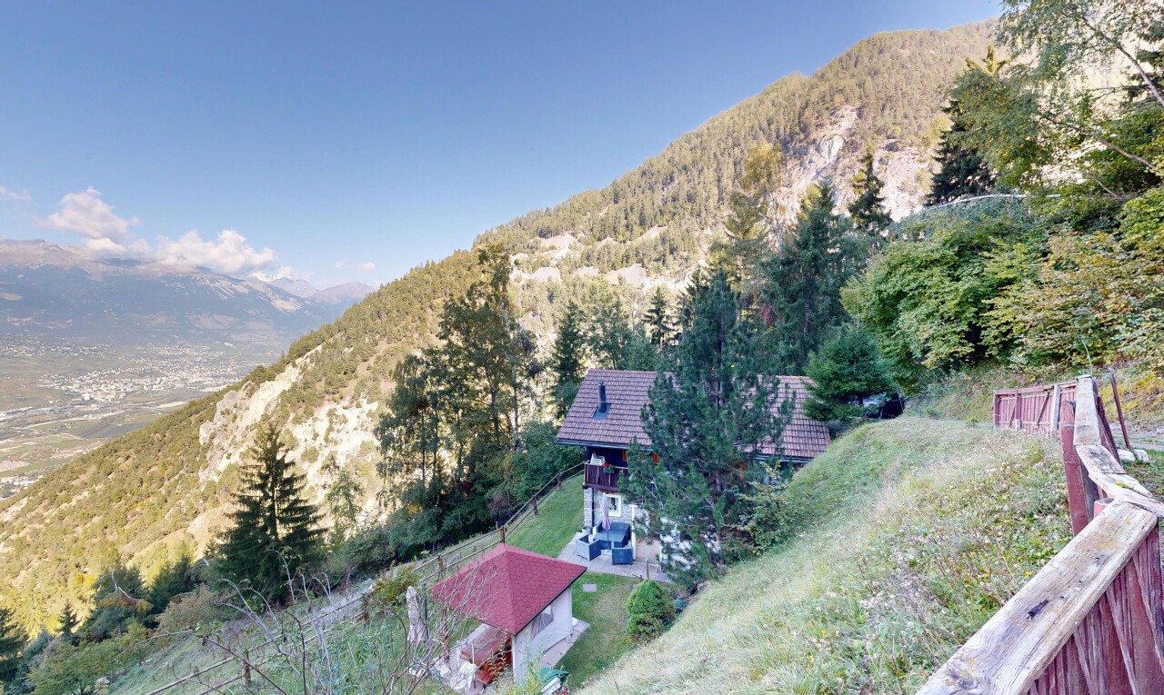 Charming chalet in excellent condition in Grône - 1