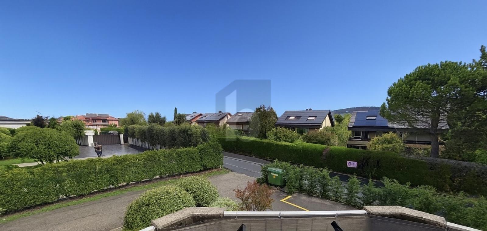 DUPLEX LUMINEUX AVEC BALCON À DEUX PAS DU LAC - 1