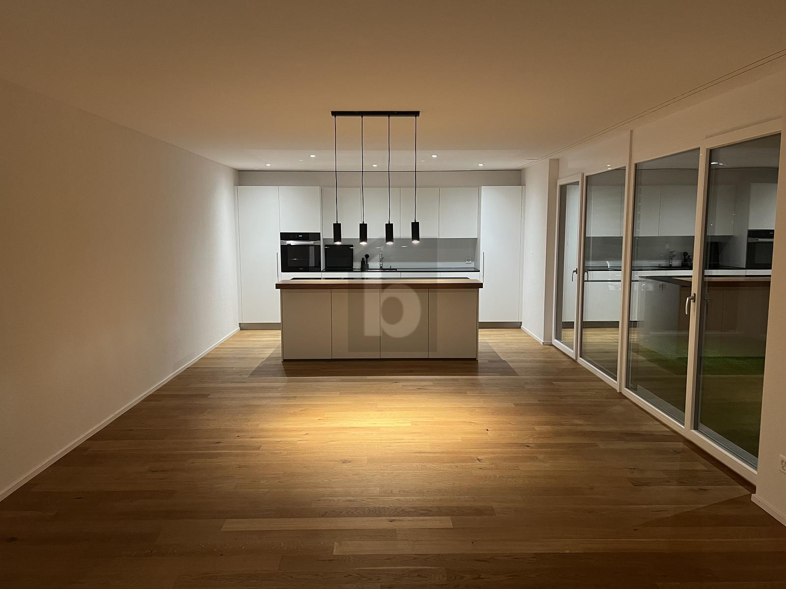 BLICK INS GRÜNE MIT VIEL AUSSTATTUNG - 0