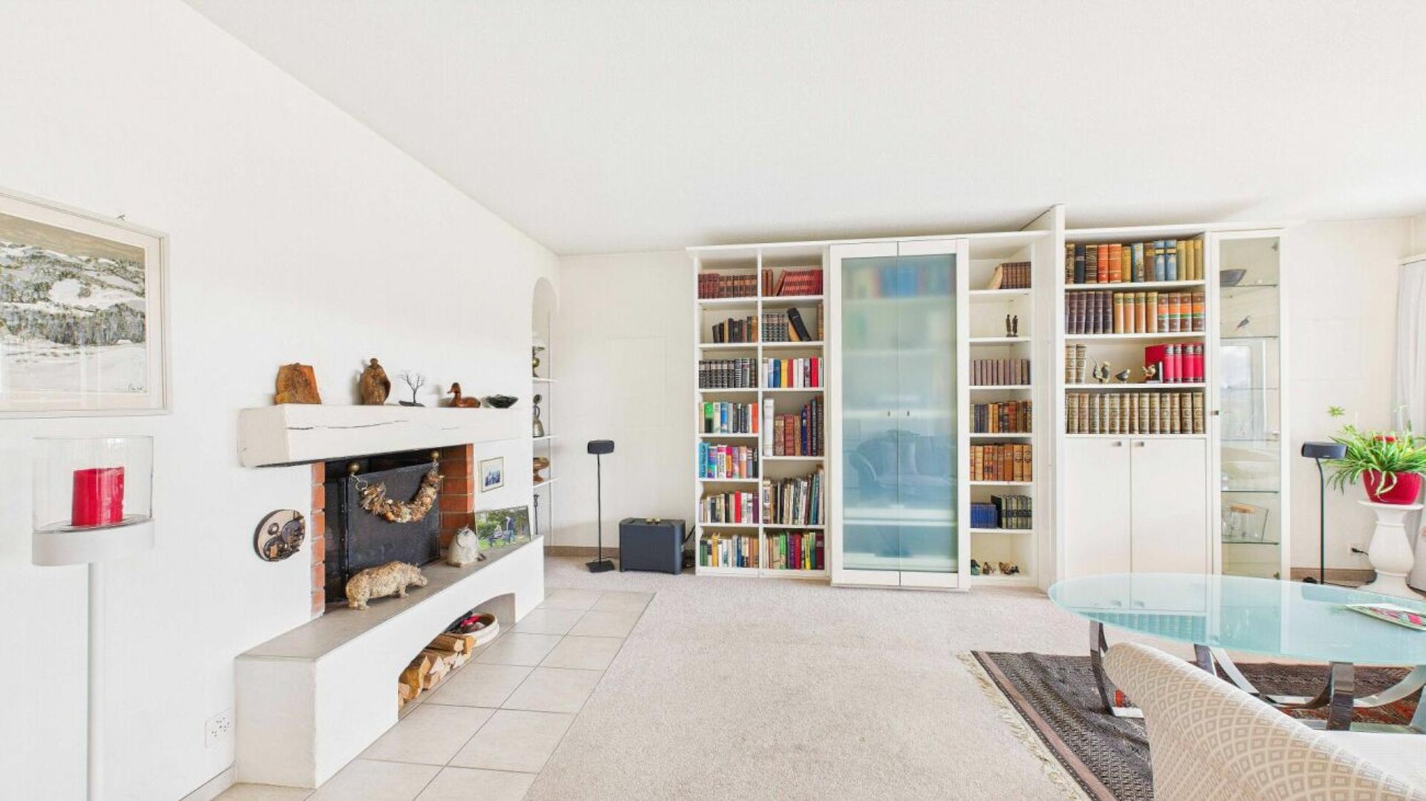 Charming apartment with balcony and fireplace - well-maintained, functional and with lots of potential - 0