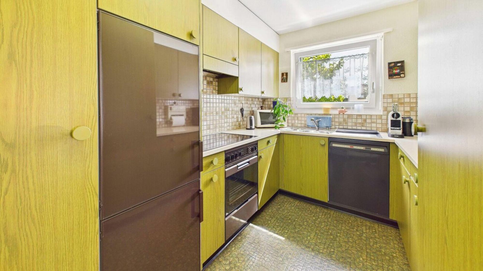 Charming apartment with balcony and fireplace - well-maintained, functional and with lots of potential - 2