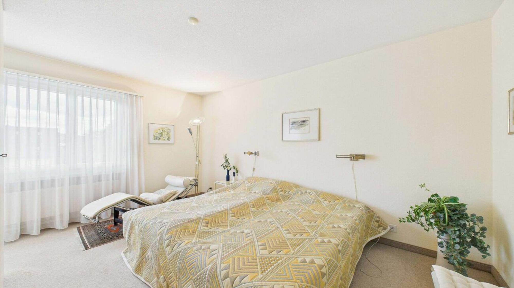 Charming apartment with balcony and fireplace - well-maintained, functional and with lots of potential - 4