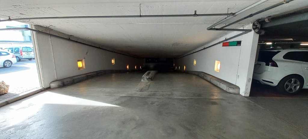 Places souterraines dans un immeuble commercial à Bussigny - 2