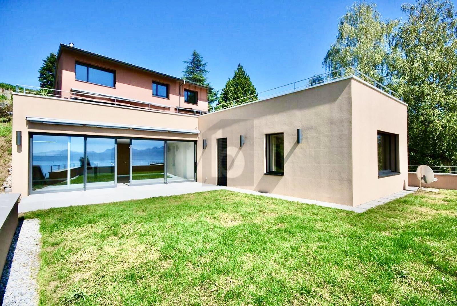 SPLENDIDE, DE HAUT STANDING AVEC MAGNIFIQUE VUE LAC - 1