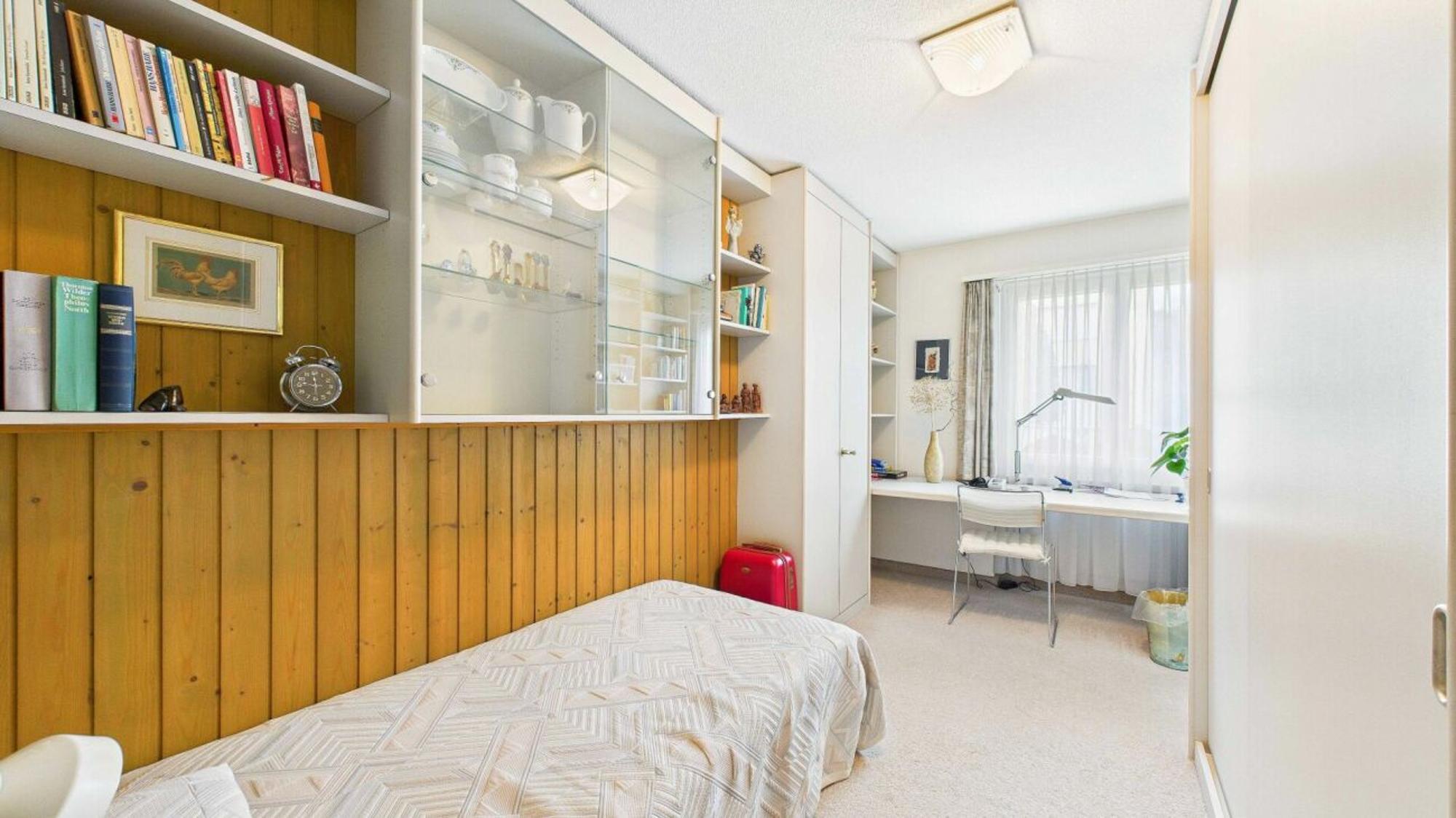 Charming apartment with balcony and fireplace - well-maintained, functional and with lots of potential - 5