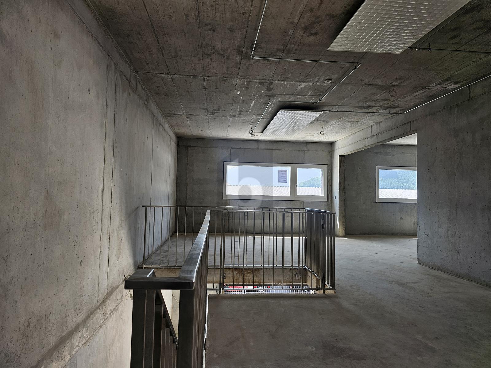 HALLE DOUBLE AVEC PARTICIPATION TRAVAUX - 1