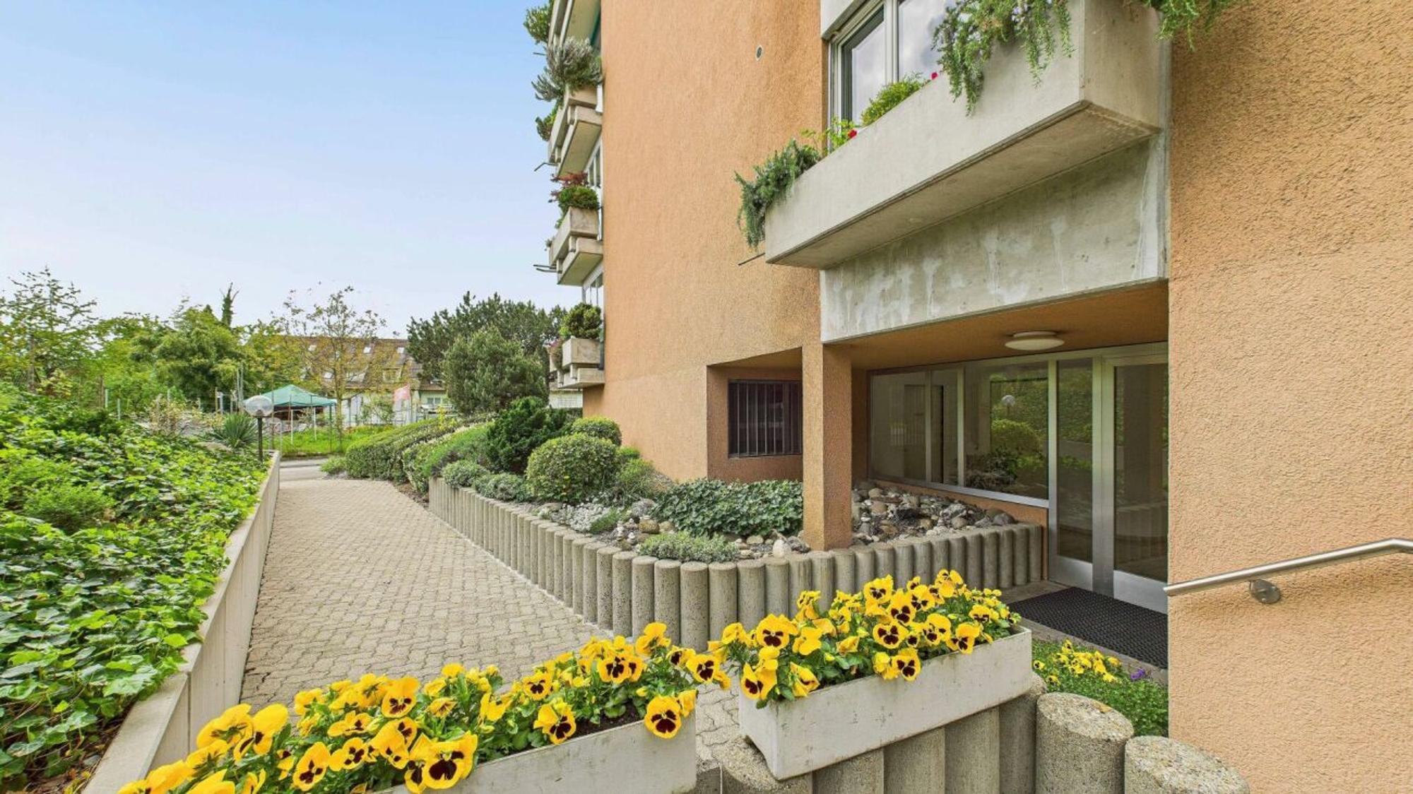 Charming apartment with balcony and fireplace - well-maintained, functional and with lots of potential - 10