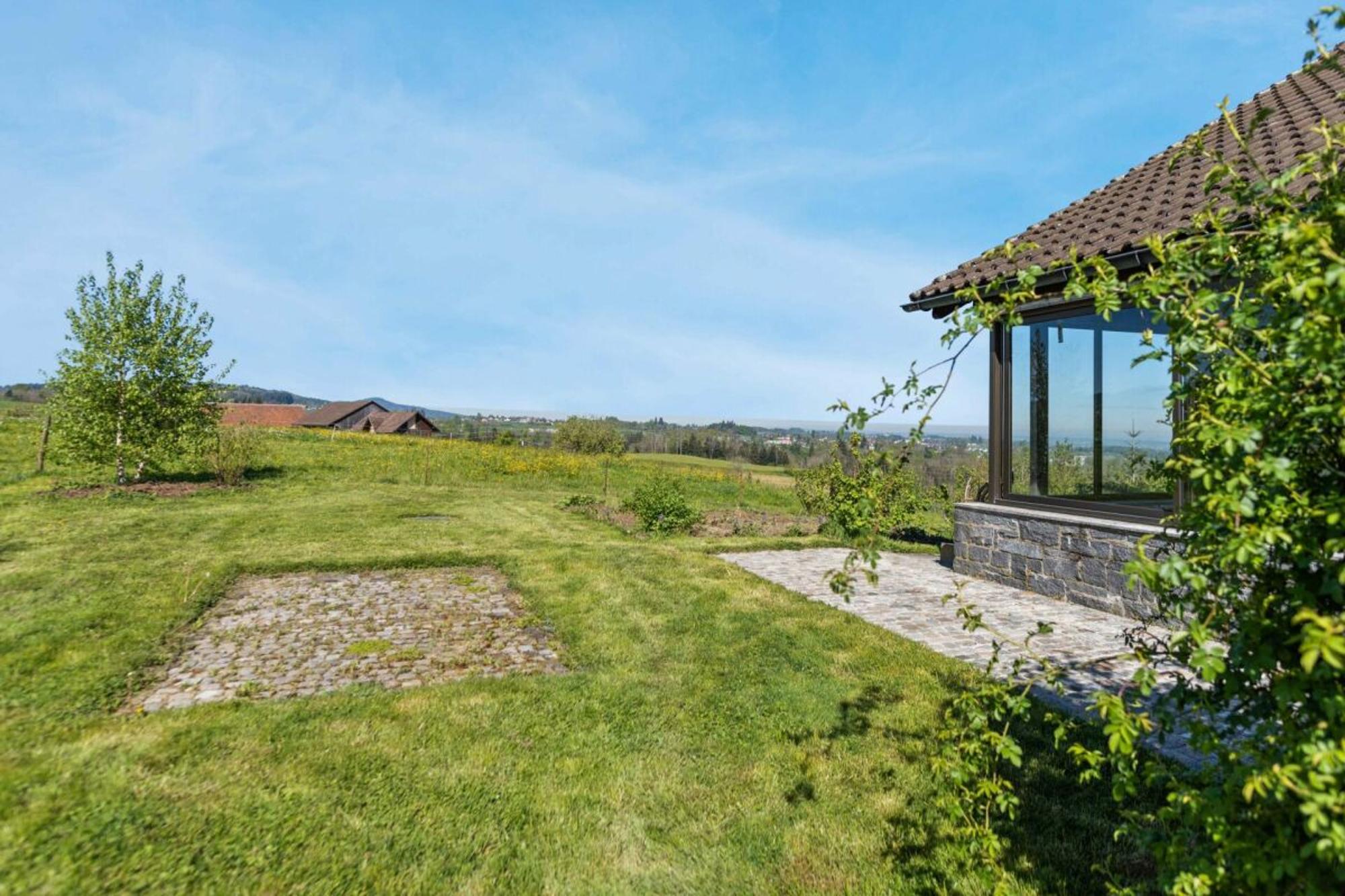 Living in harmony: detached house with spacious garden in Untereggen - 12