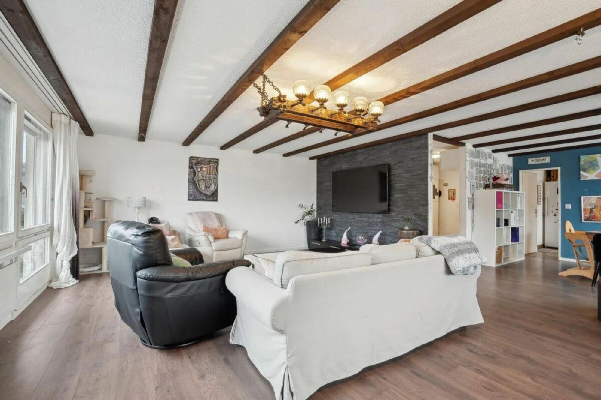 Spacious living experience with charm and character in Glattfelden - 1