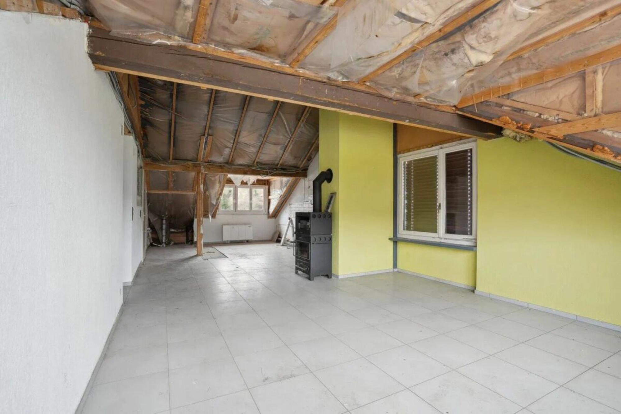 Penthouse with potential - your opportunity for realization in Glattfelden - 4