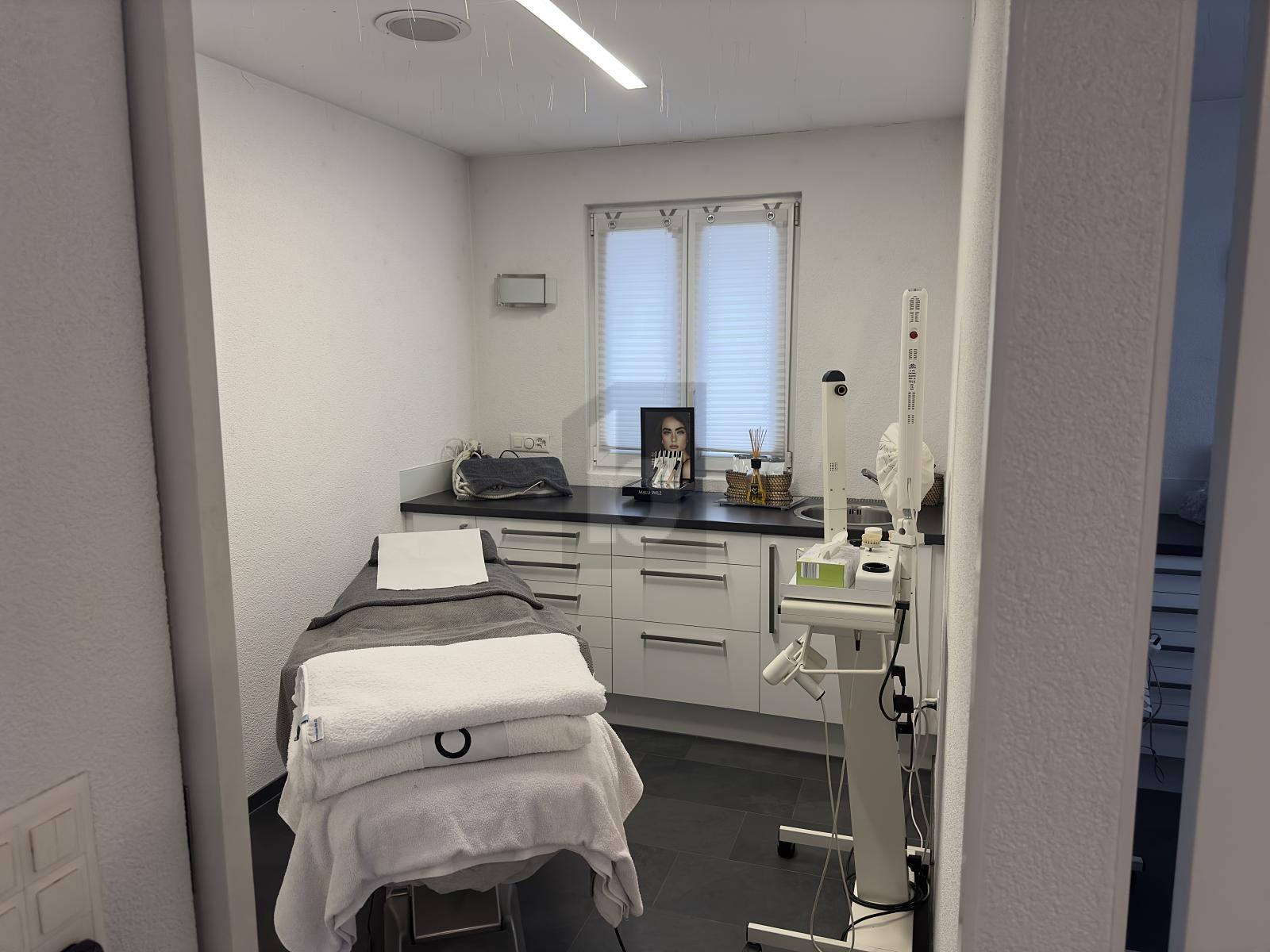 IM REPRÄSENTATIVEN JUGENDSTIL MIT PARKPLÄTZEN - 4