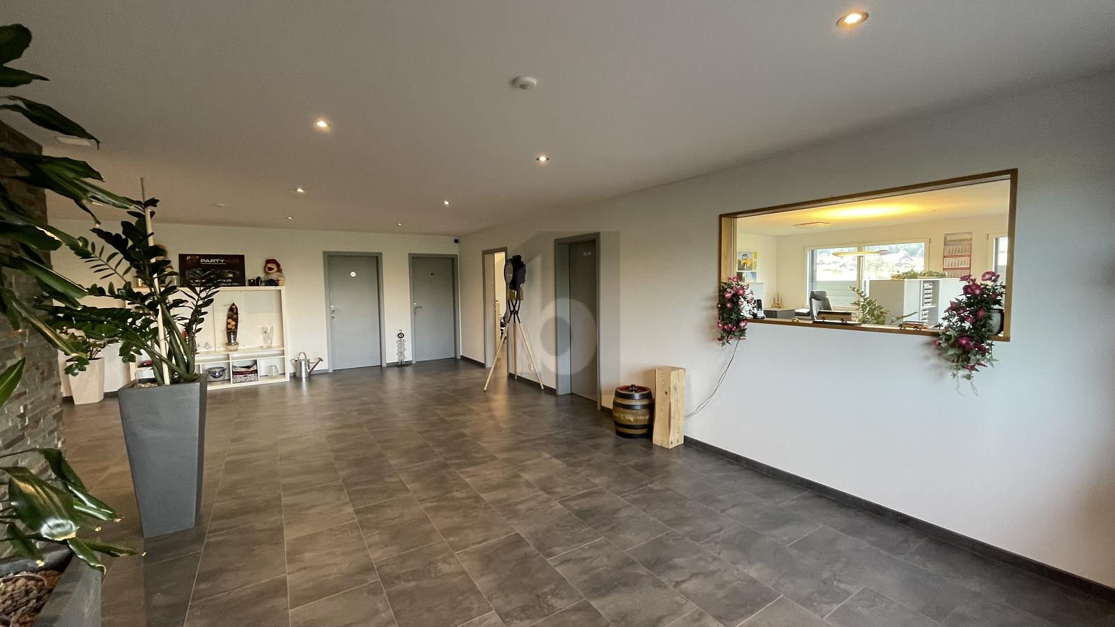 MODERN AN RUHIGER LAGE - 0