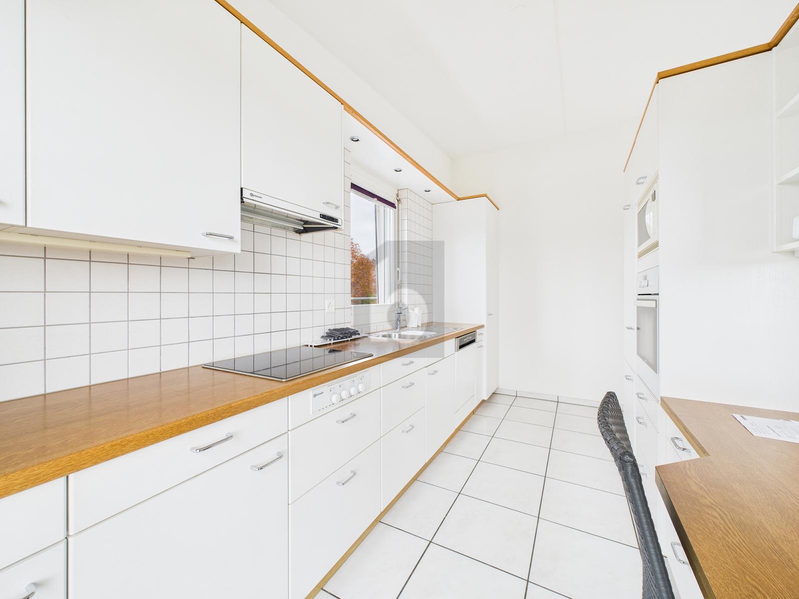 GROSSZÜGIG MIT TERRASSE UND WEITSICHT - 2