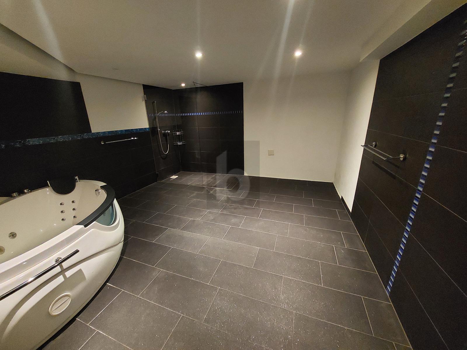 MIT WELLNESSOASE UND GROSSER TERRASSE - 1