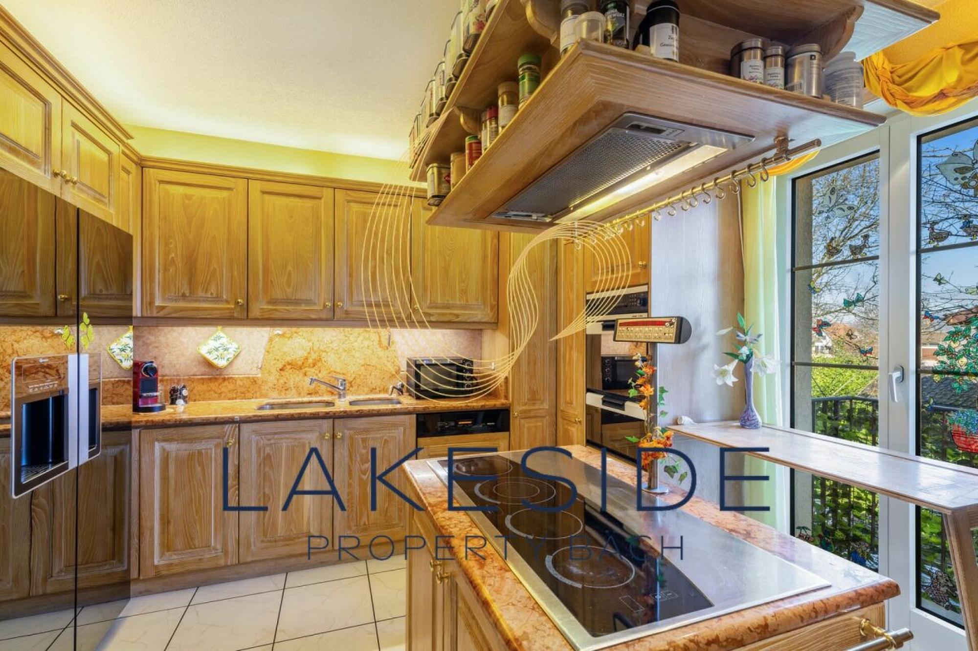 Unique gem with dream garden in a sought-after location - 3