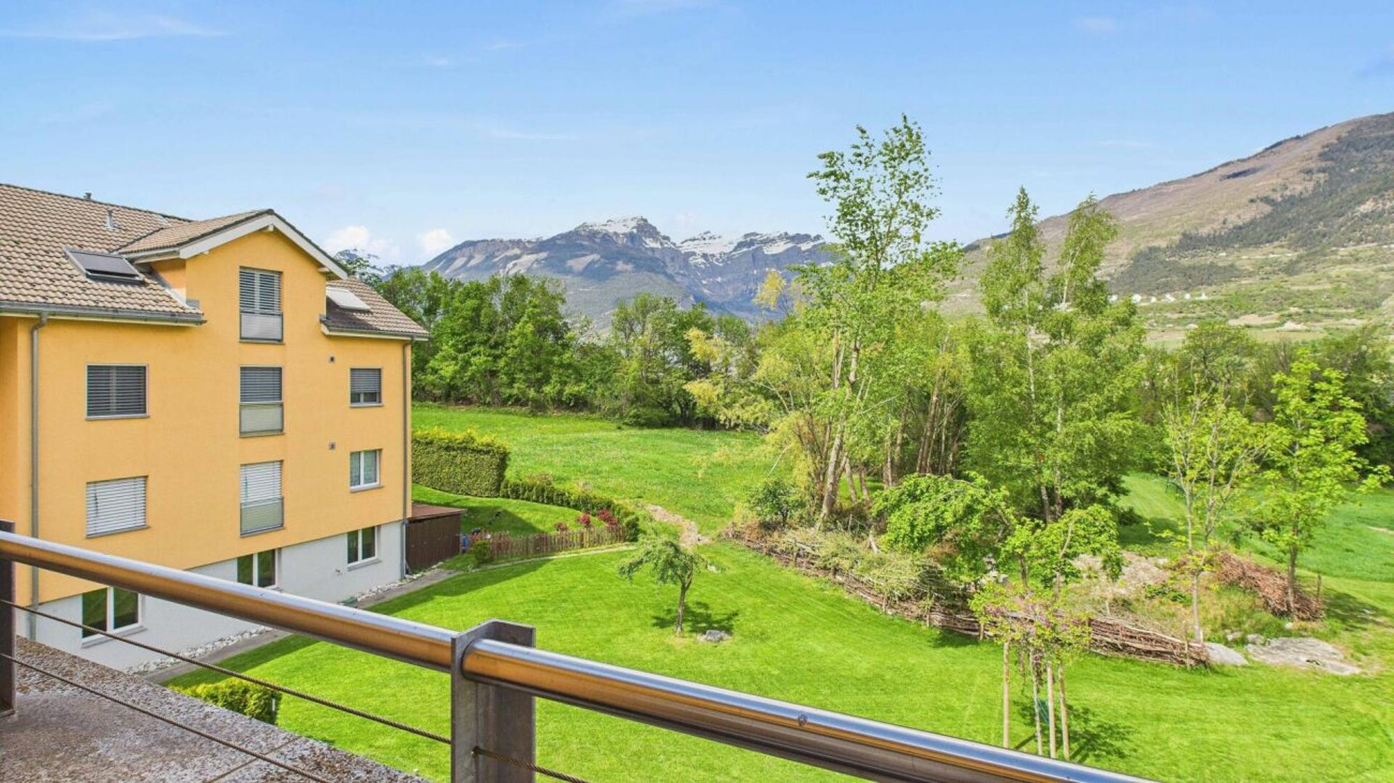 4.5-room penthouse with 120 m² net living space in Susten (Feithieren) - 8