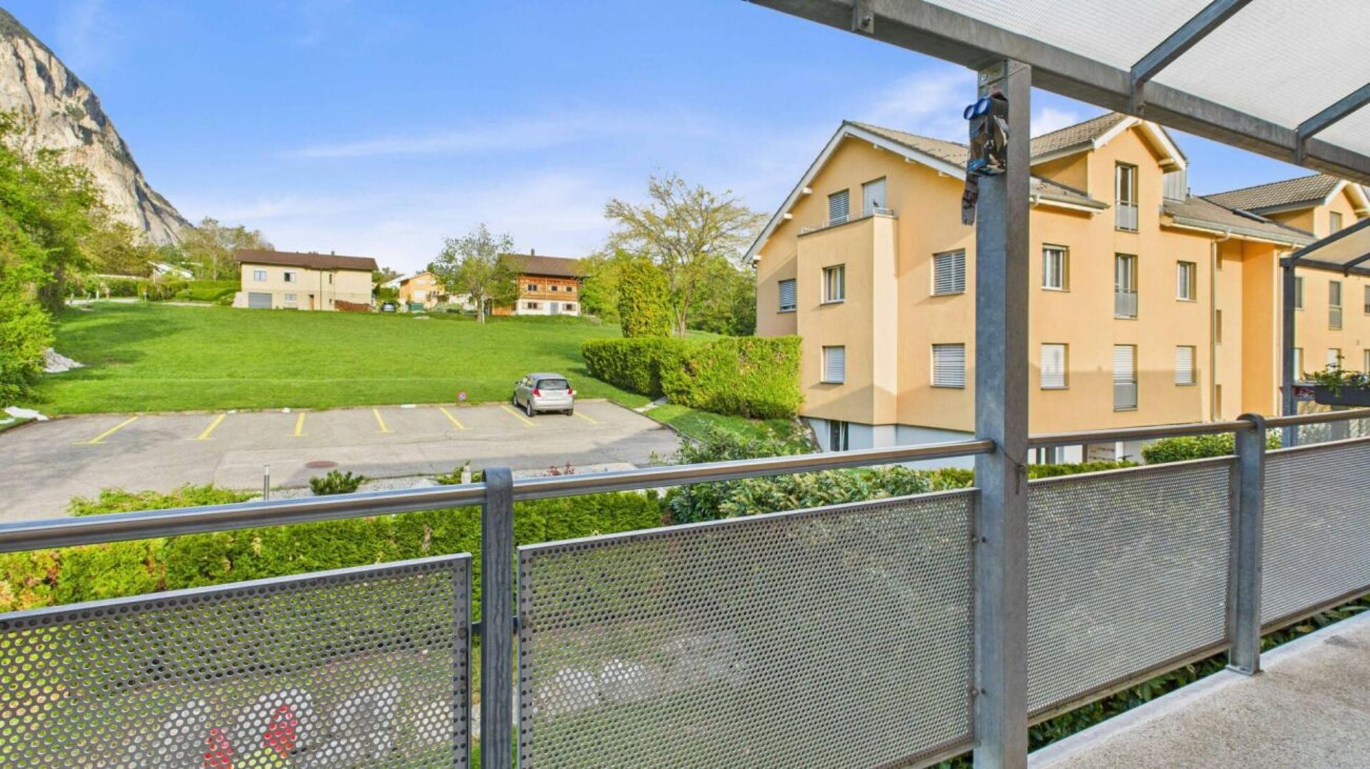 Family-friendly 5.5-room apartment with parking space in Susten (Feithieren) - 0