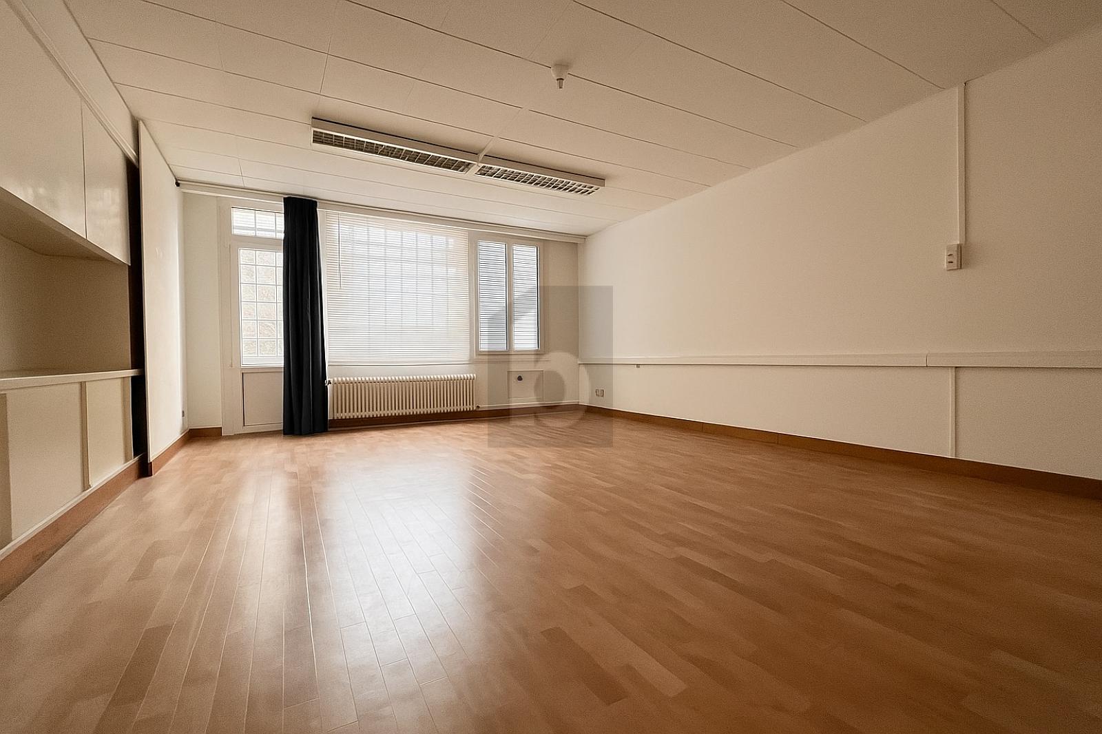 BUREAU OU CABINET AU CENTRE VILLE - 1