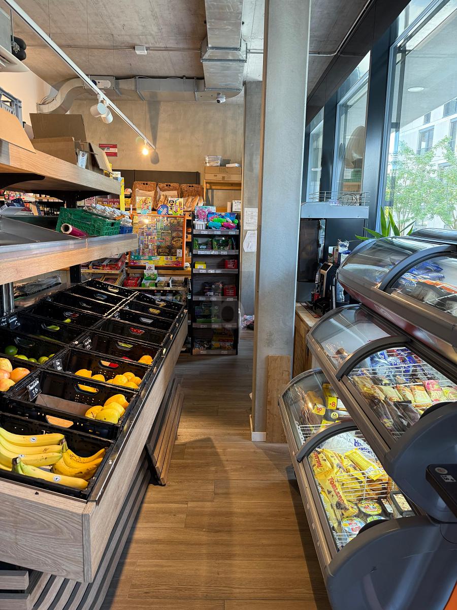 MODERNE AVEC CLIENTÈLE FIDÈLE - 3