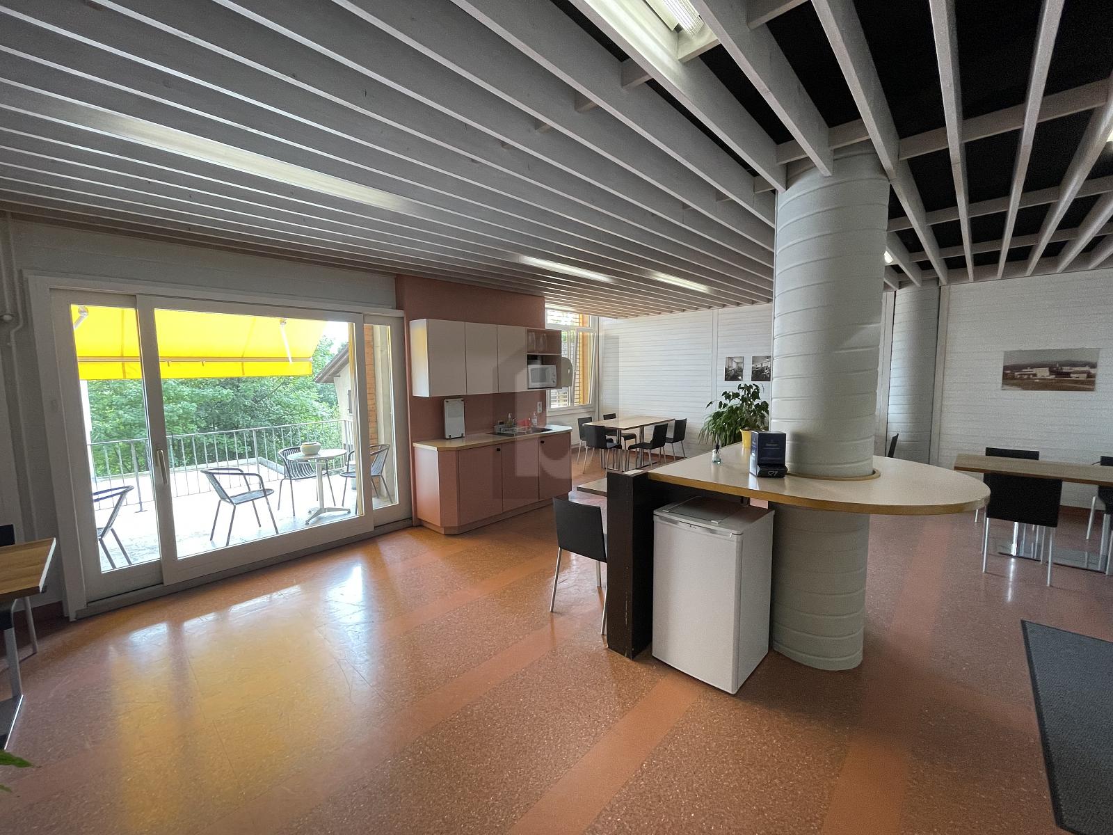 GERÄUMIG UND IDEAL FÜR KREATIVES ARBEITEN - 3