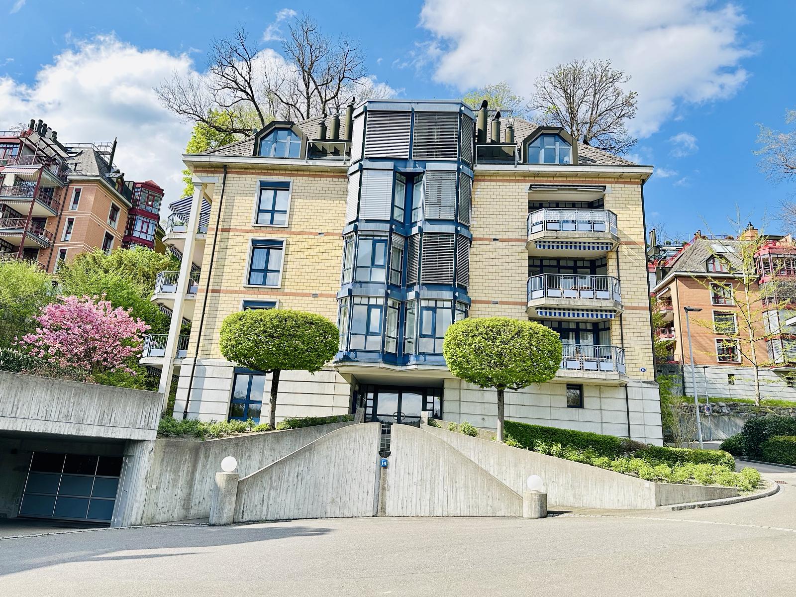 STILVOLL UND ELEGANT MIT AUSSICHT - 0