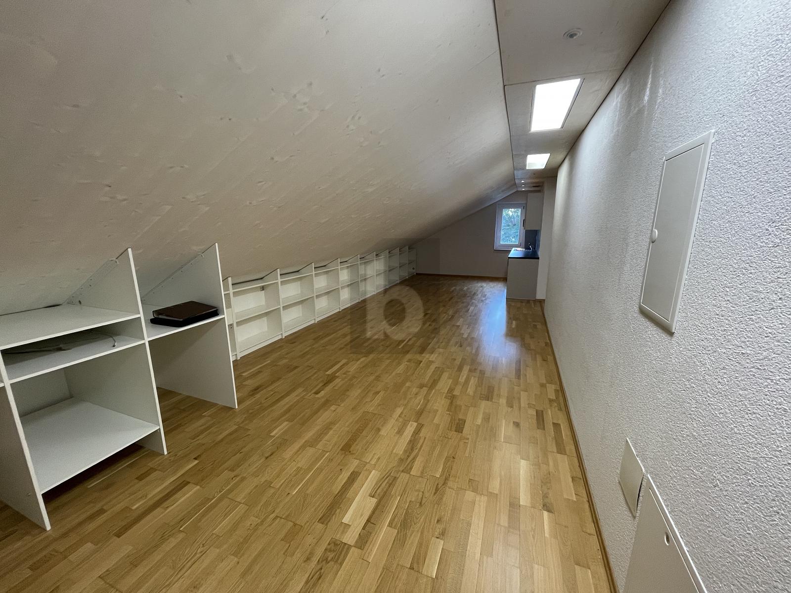 MIT KLIMA, NEUWERTIG UND GROSSZÜGIG - 2