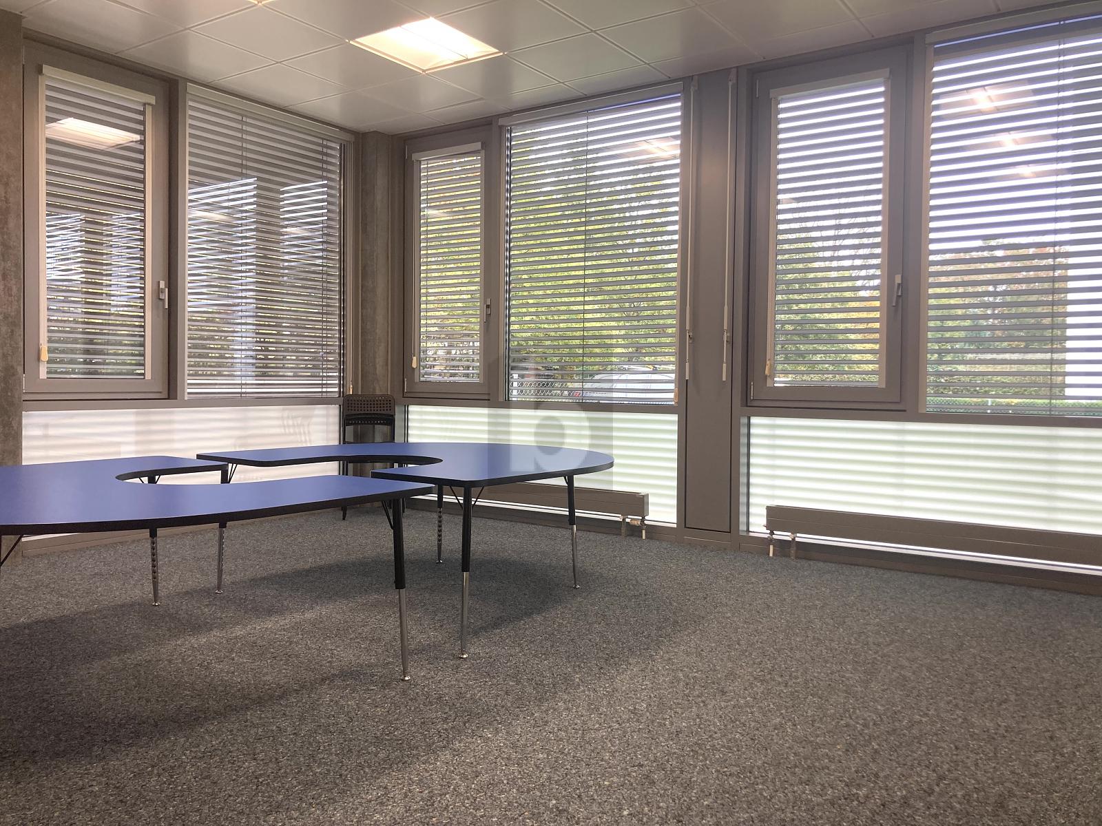 BUREAU IDÉAL POUR ENTREPRISES, ÉCOLES OU CABINETS - 1