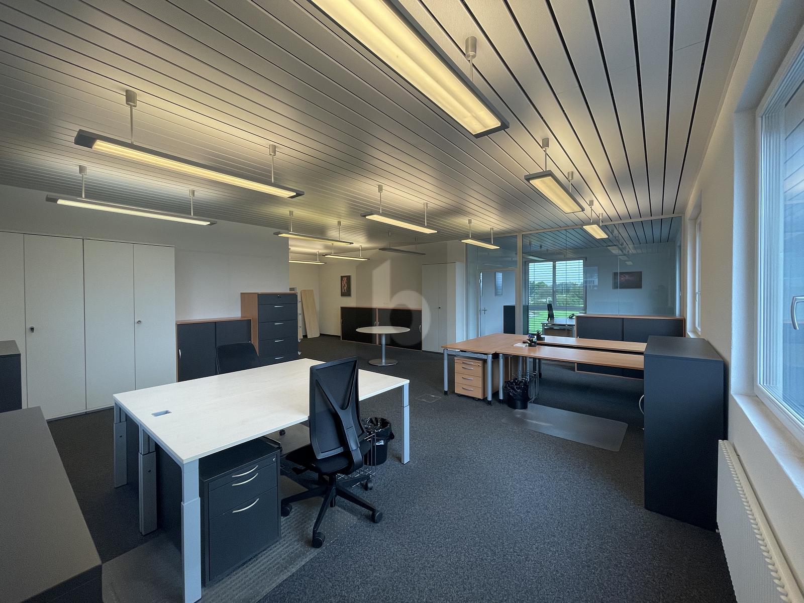 GUT AUSGESTATTET UND REPRÄSENTATIV - 1