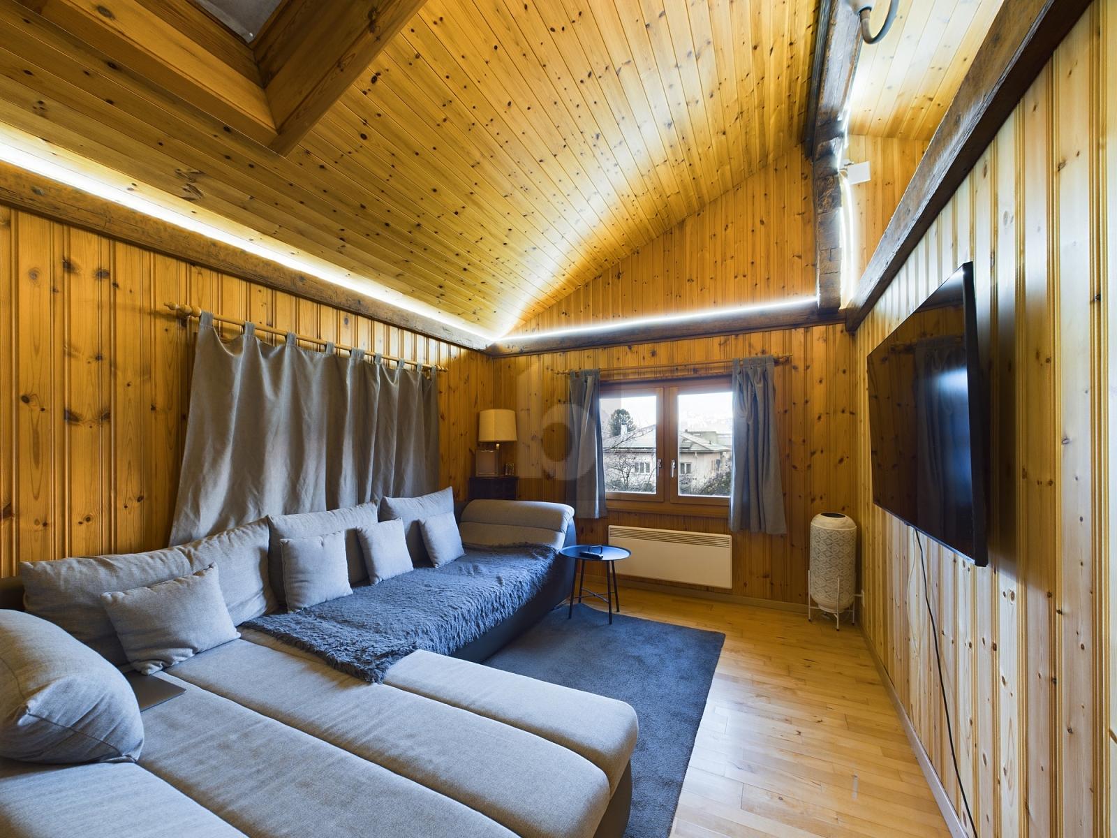 UN LIEU DE VIE UNIQUE AVEC UN GRAND JARDIN - 4