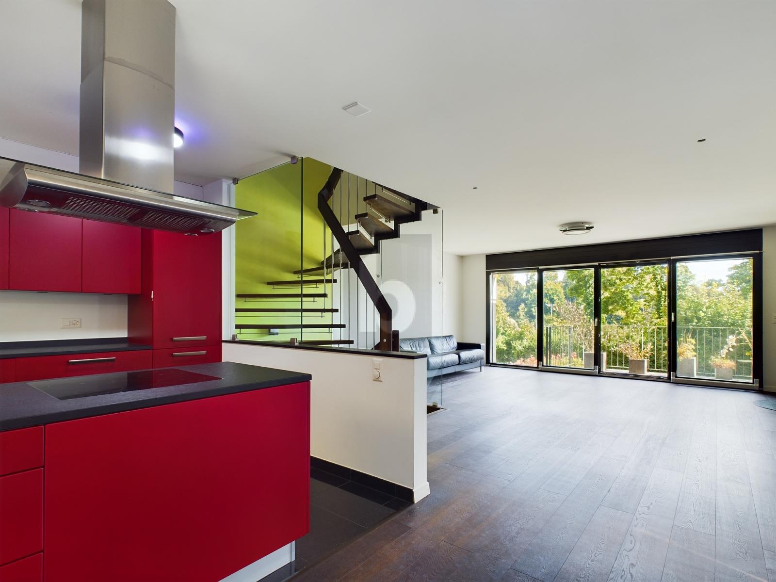 BEAUX VOLUMES DANS MAISON MITOYENNE - 1