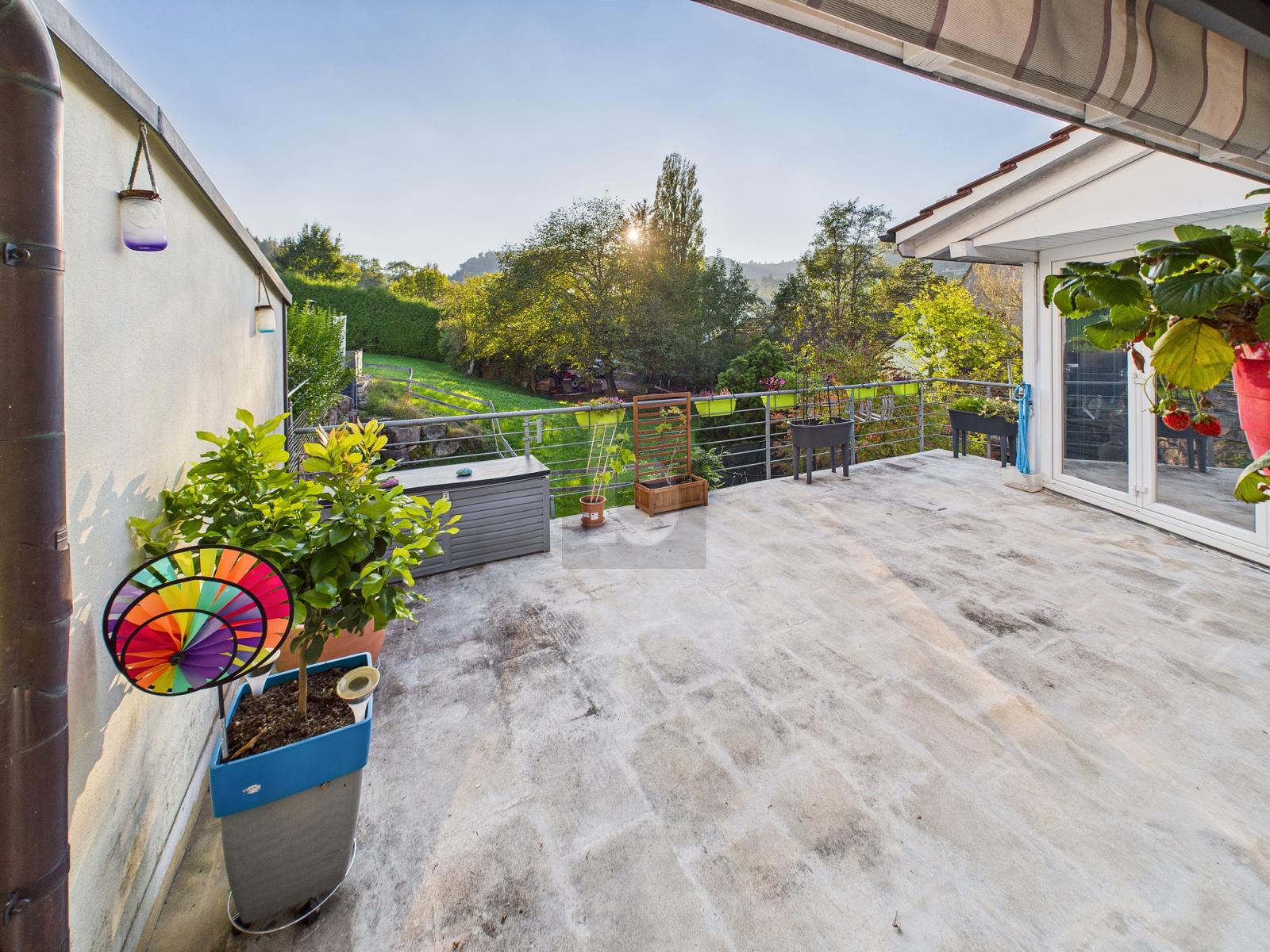 TERRASSE, WINTERGARTEN UND EIGENER GARTEN - 0