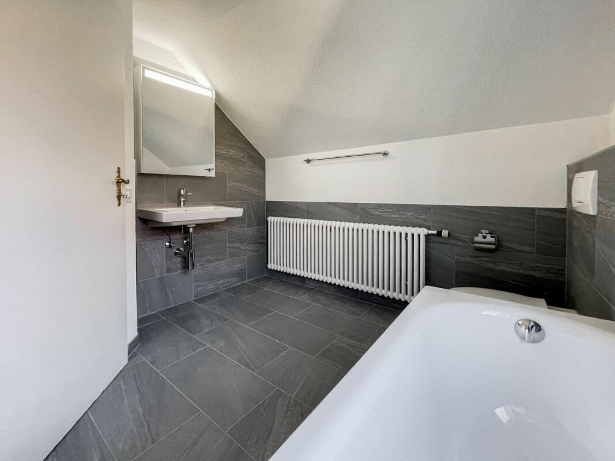 Modernized two-family house with potential in an attractive location - 14