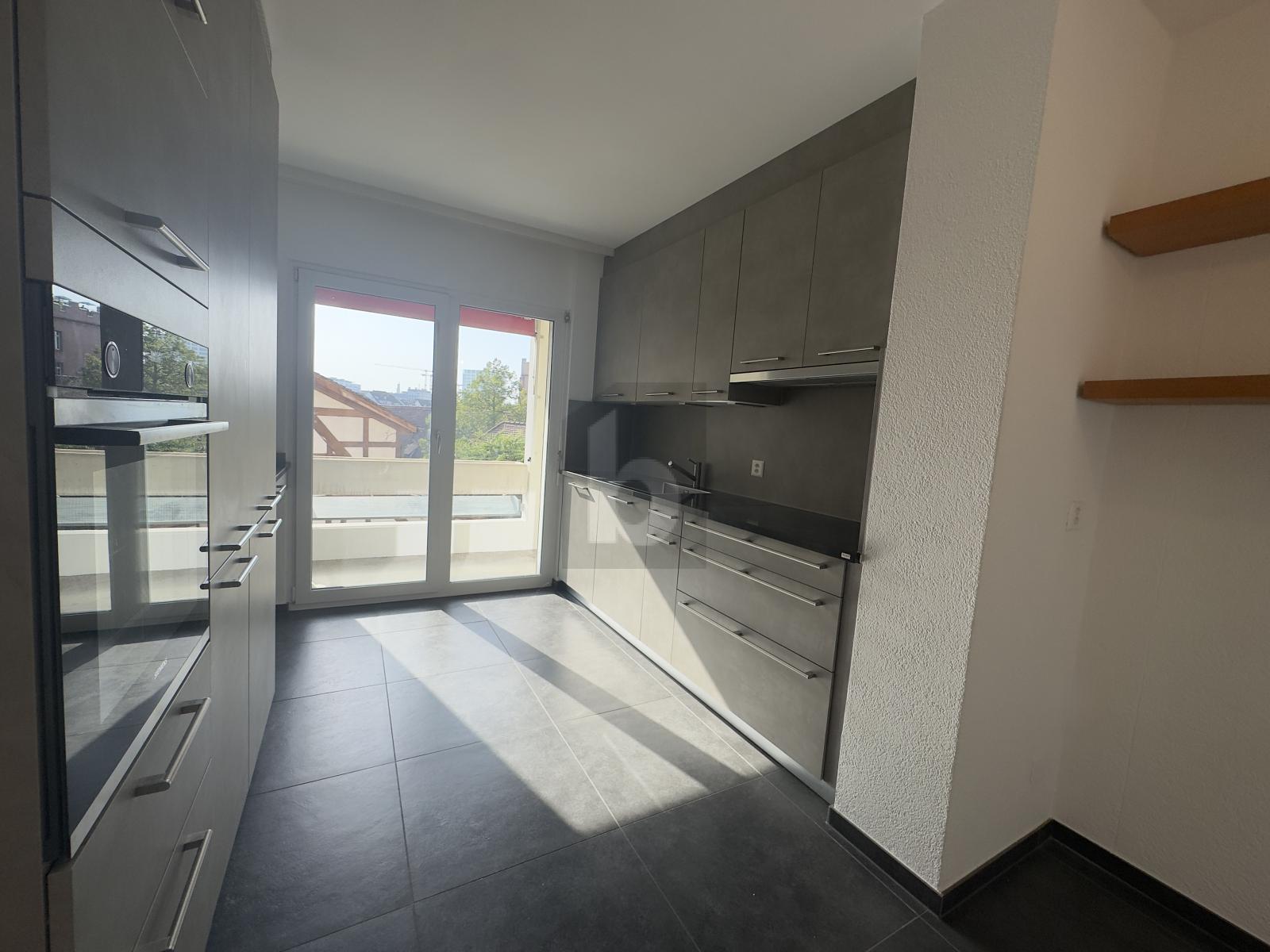 ZENTRAL, NAHE RHEIN MIT BALKON - 1