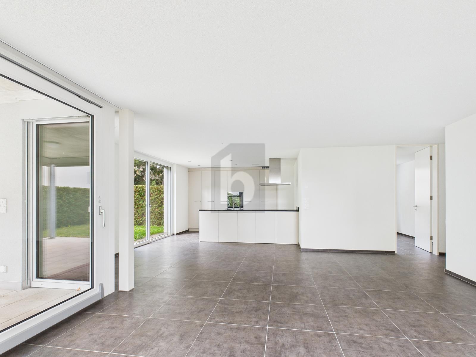 HOCHWERTIG MIT SONNIGEM GARTEN! - 1