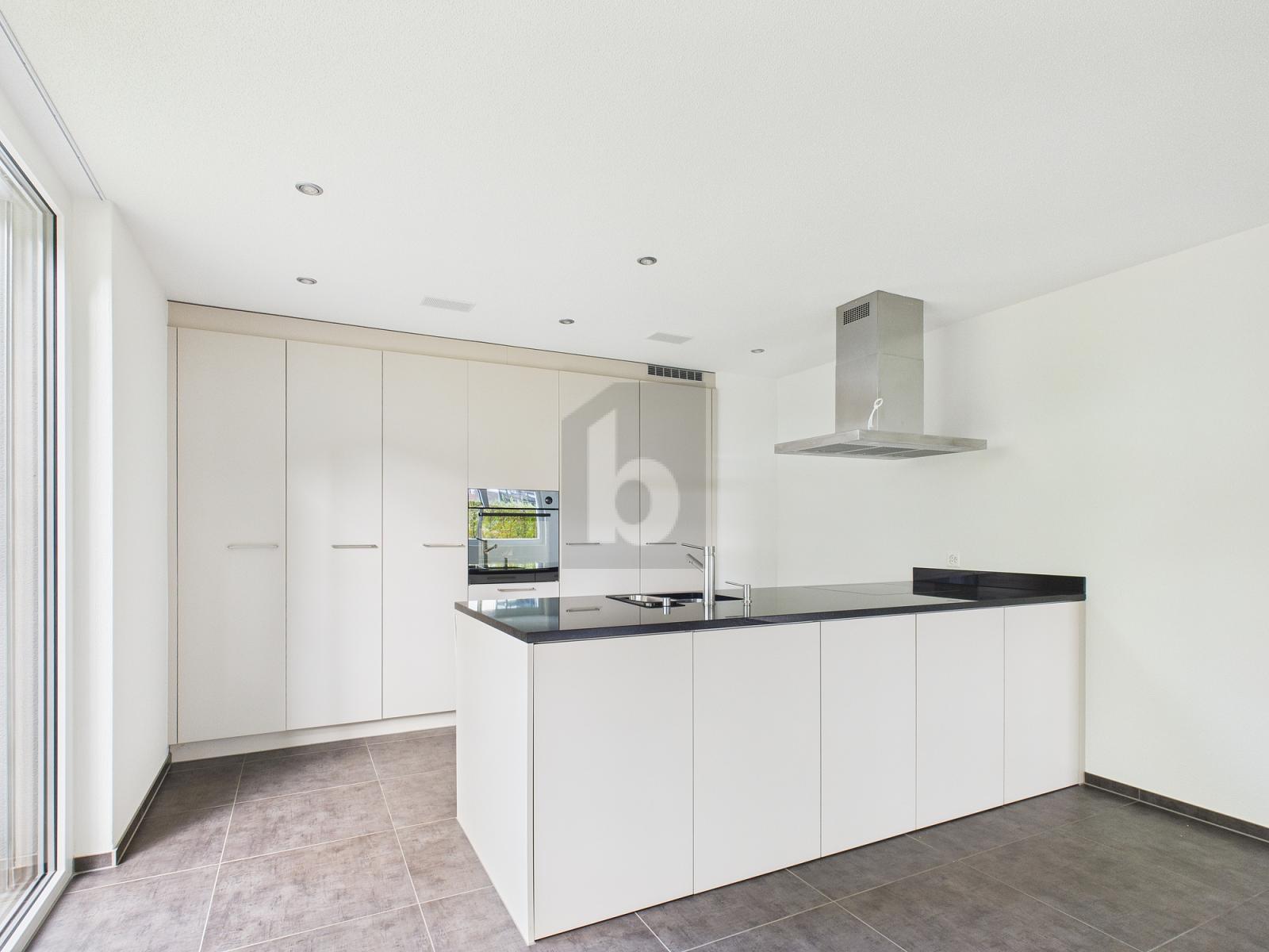 HOCHWERTIG MIT SONNIGEM GARTEN! - 2