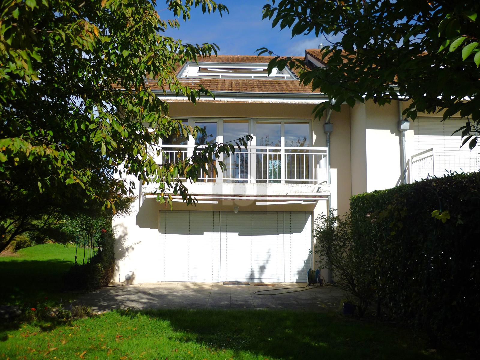 FAMILIALE, ÉLÉGANTE, PRATIQUE, VERDOYANTE - 0