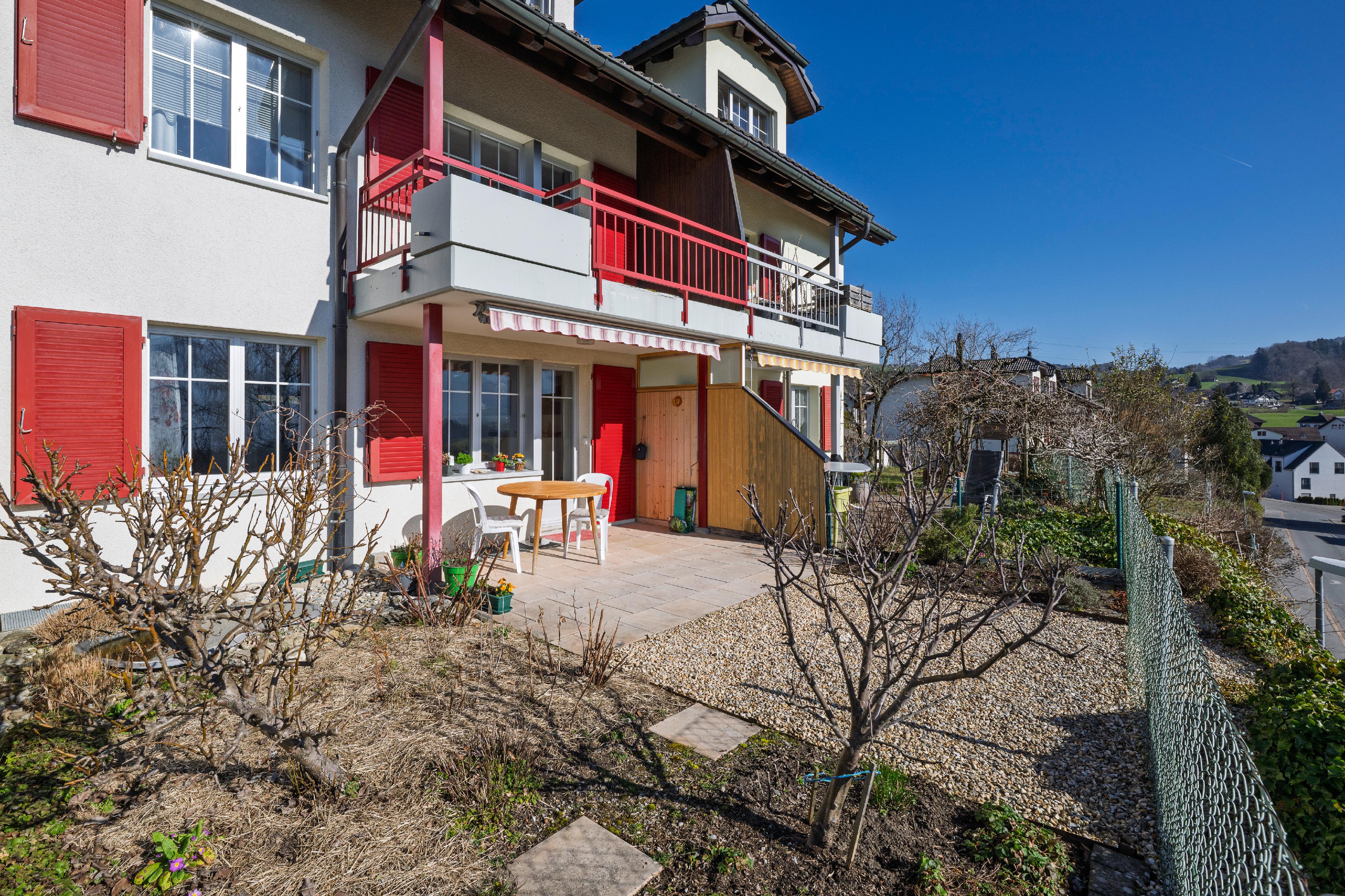 Ihr neues Zuhause mit Herz und Weitsicht: Charmantes Reihenhaus in Ernetschwil - 4