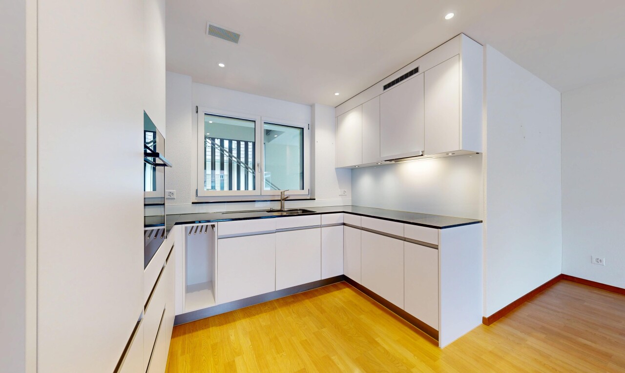 Sehr gepflegte 2.5-Zimmer Wohnung mit gedecktem Balkon an ruhiger Lage - 4