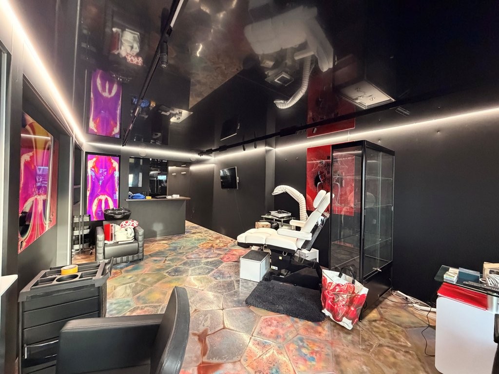 Sichtbar. Zentral. Charmant. Ladenfläche mit Blick auf den Zugersee - 2