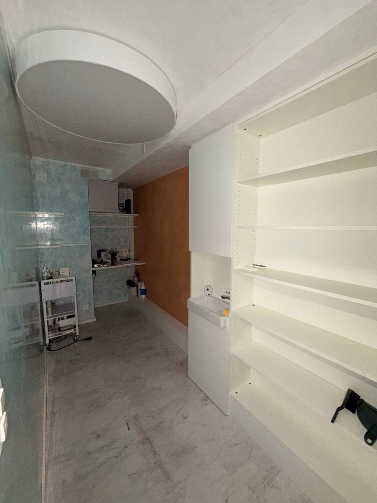 Sichtbar. Zentral. Charmant. Ladenfläche mit Blick auf den Zugersee - 4