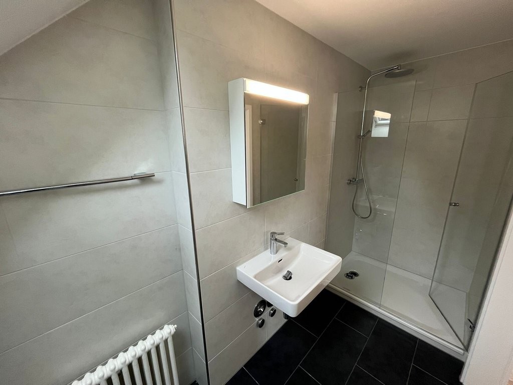 Moderne 2.5-Zimmer-Wohnung in Küsnacht mit herrlichem Seeblick! - 3