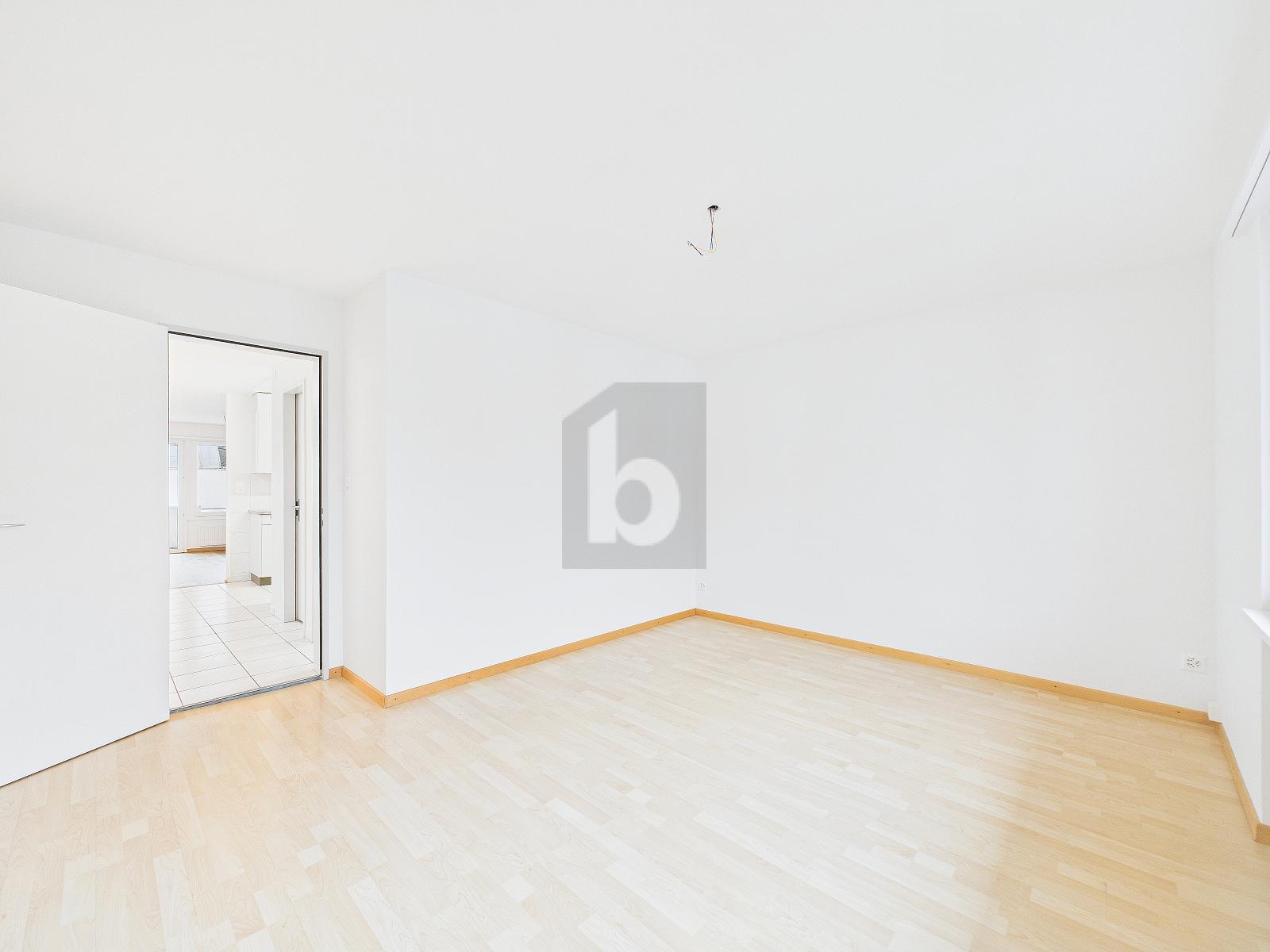 OFFENER UND HELLER WOHNBEREICH - 1