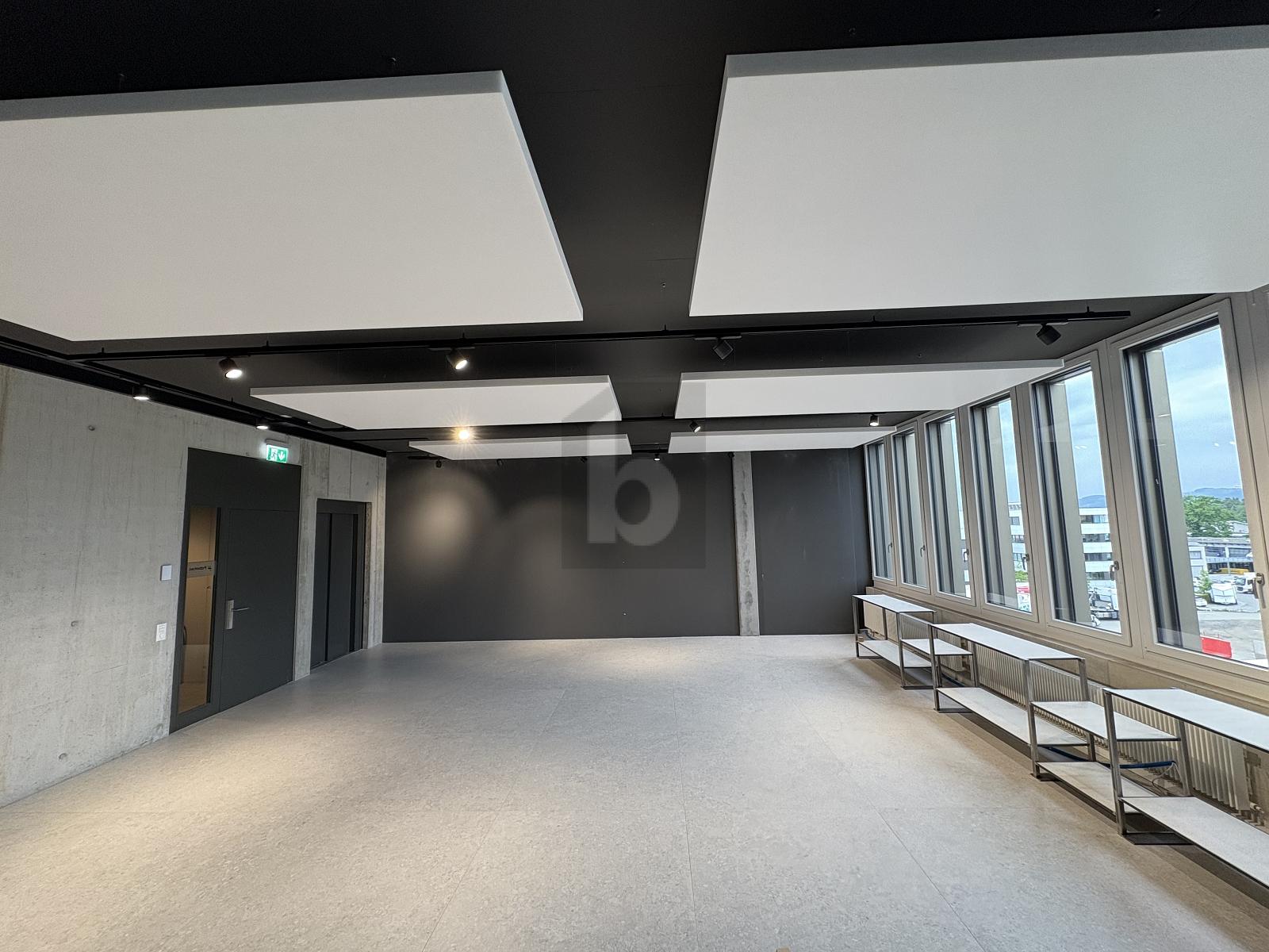 MODERNE BÜROS IM WACHSENDEN GEWERBEZENTRUM - 4