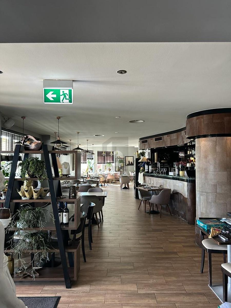 RESTAURANT AVEC FORTE ACTIVITÉ A REMETTRE - 1