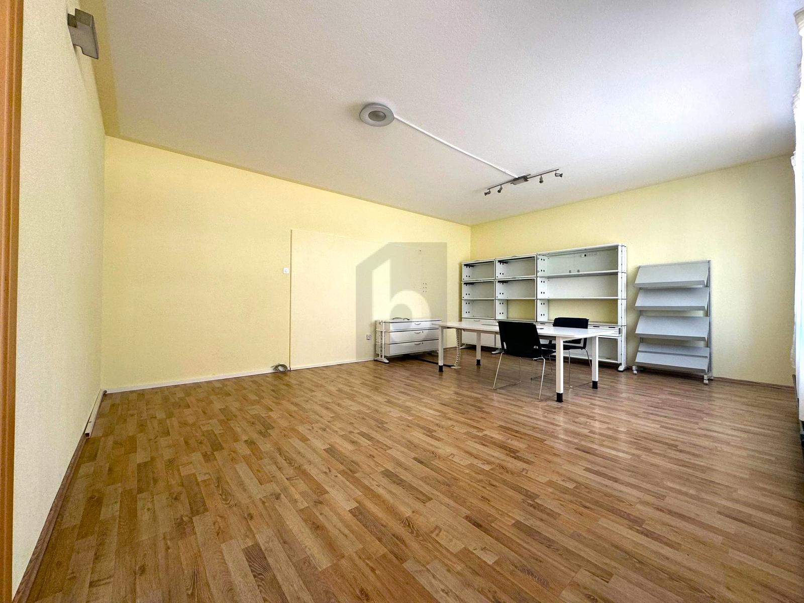 HELL MIT GROSSEN SCHAUFENSTER - 2